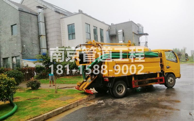 246樱驼花园小区化粪池清理
