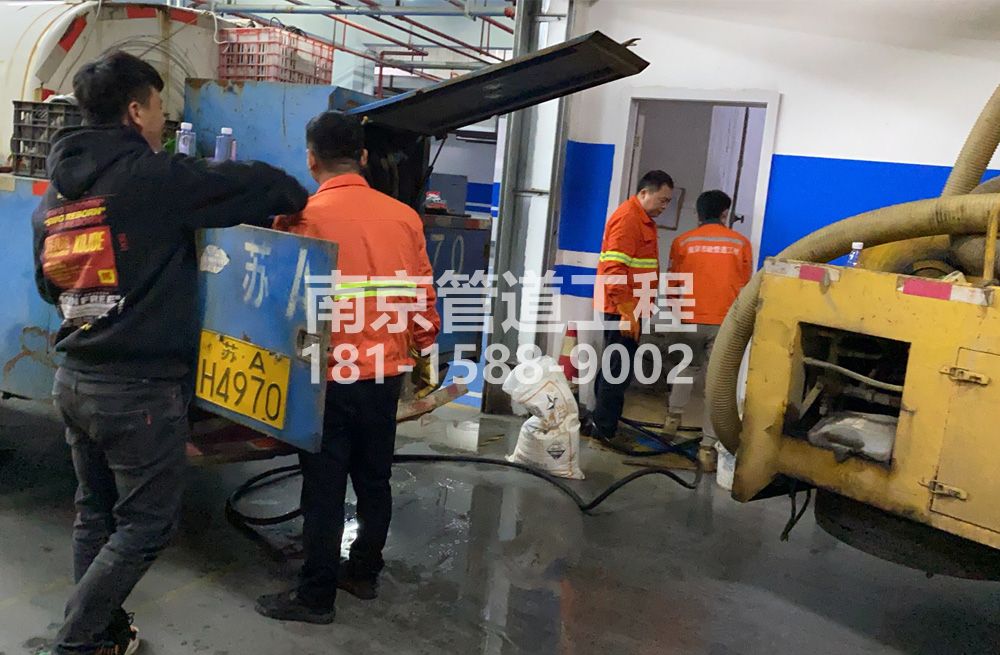 305樱驼花园地下室管道清洗